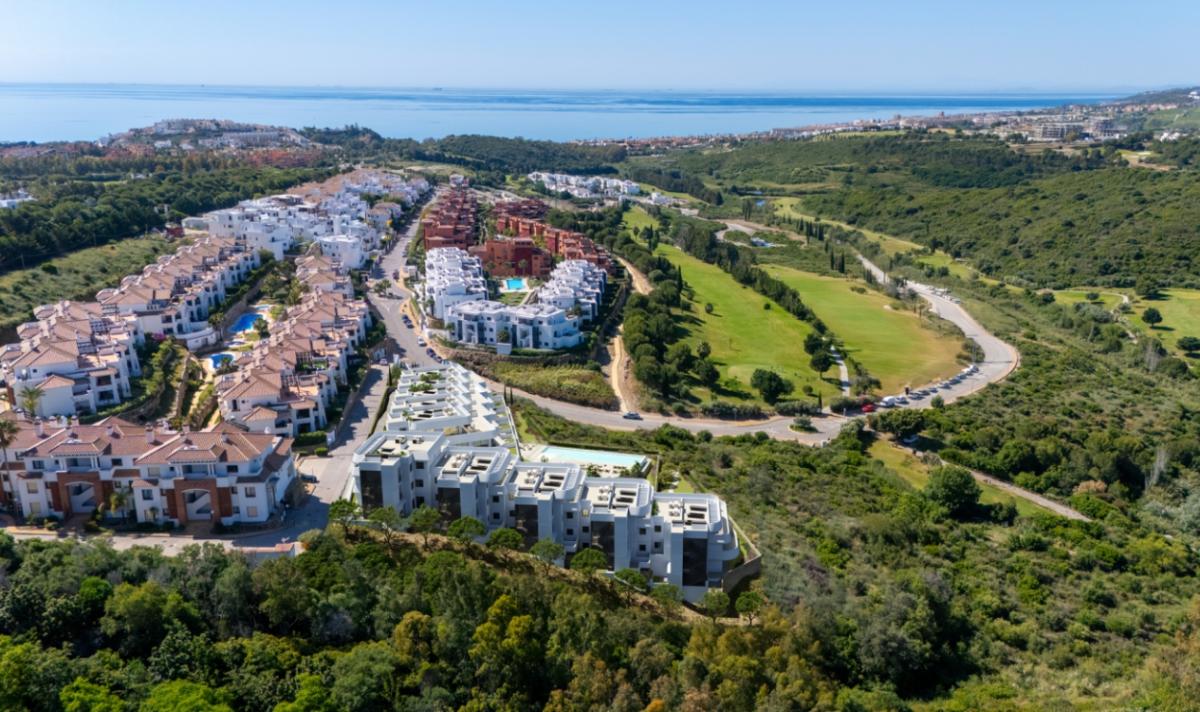 Skye Casares Golf - Image 3