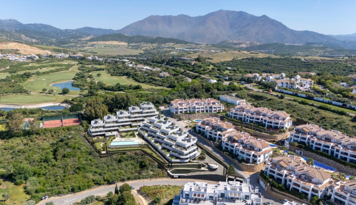 Skye Casares Golf - Image 4
