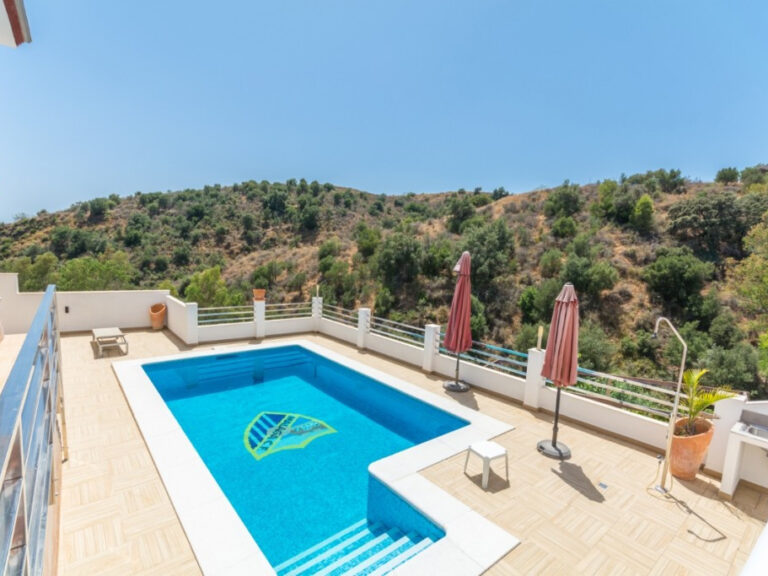 Detached Villa - ID R2961143