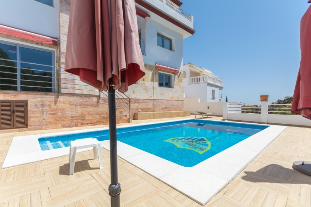 Detached Villa - ID R2961143 - Image 2