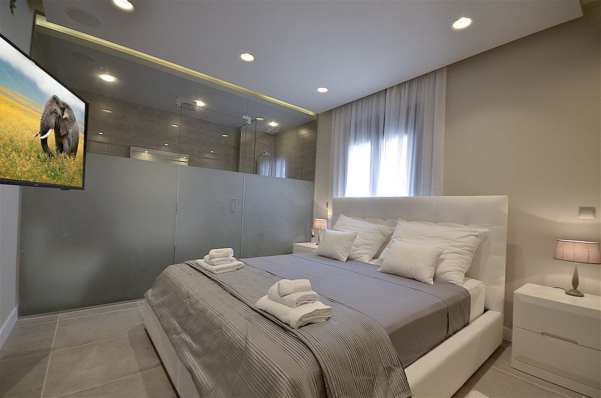 Middle Floor Apartment - ID R2998166 - Image 3