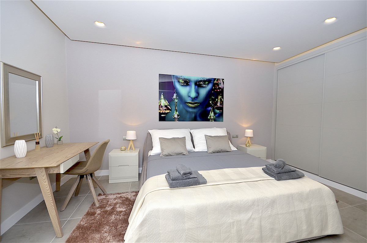 Middle Floor Apartment - ID R2998166 - Image 4
