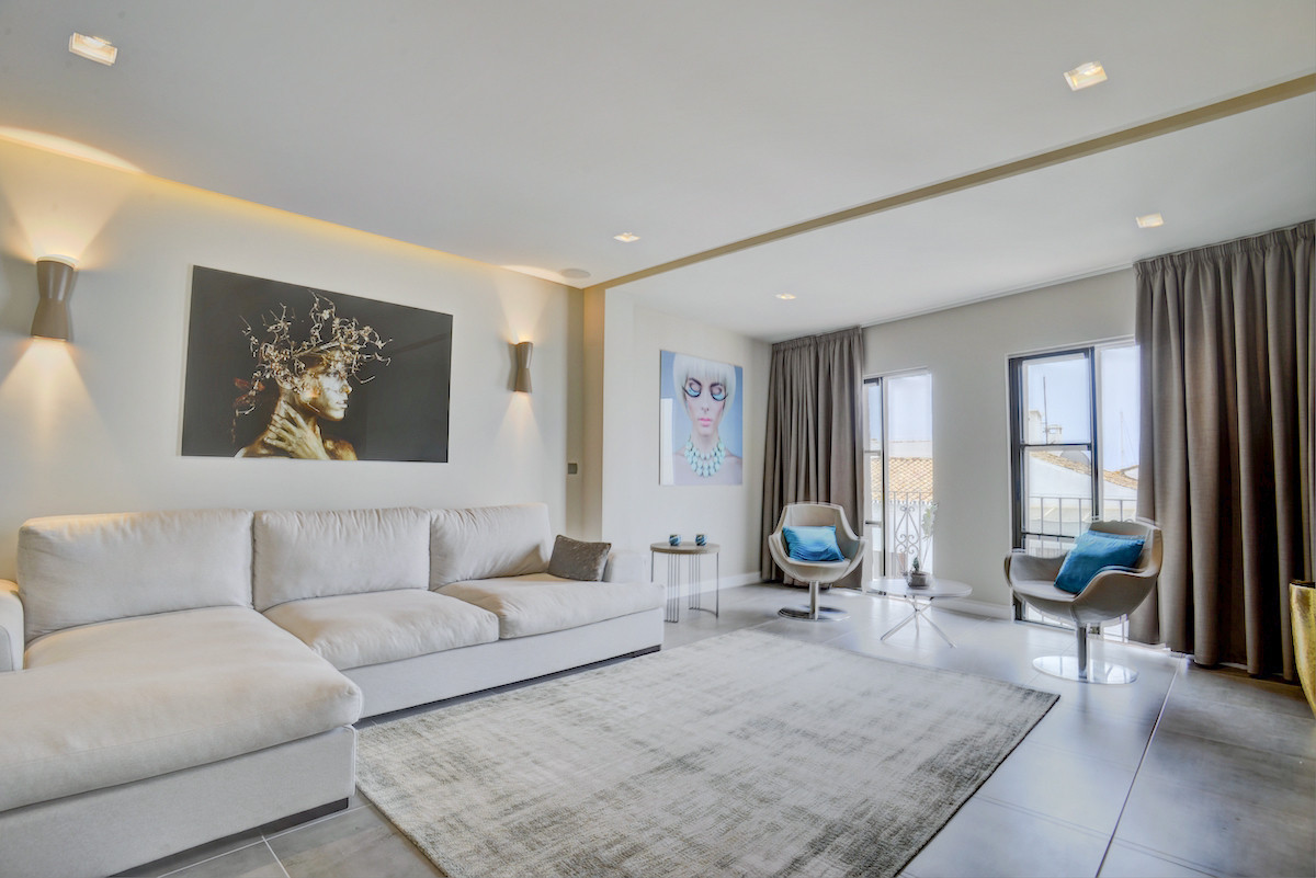 Middle Floor Apartment - ID R2998166 - Image 6