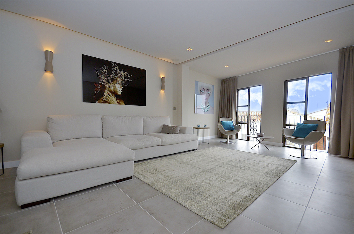 Middle Floor Apartment - ID R2998166 - Image 7