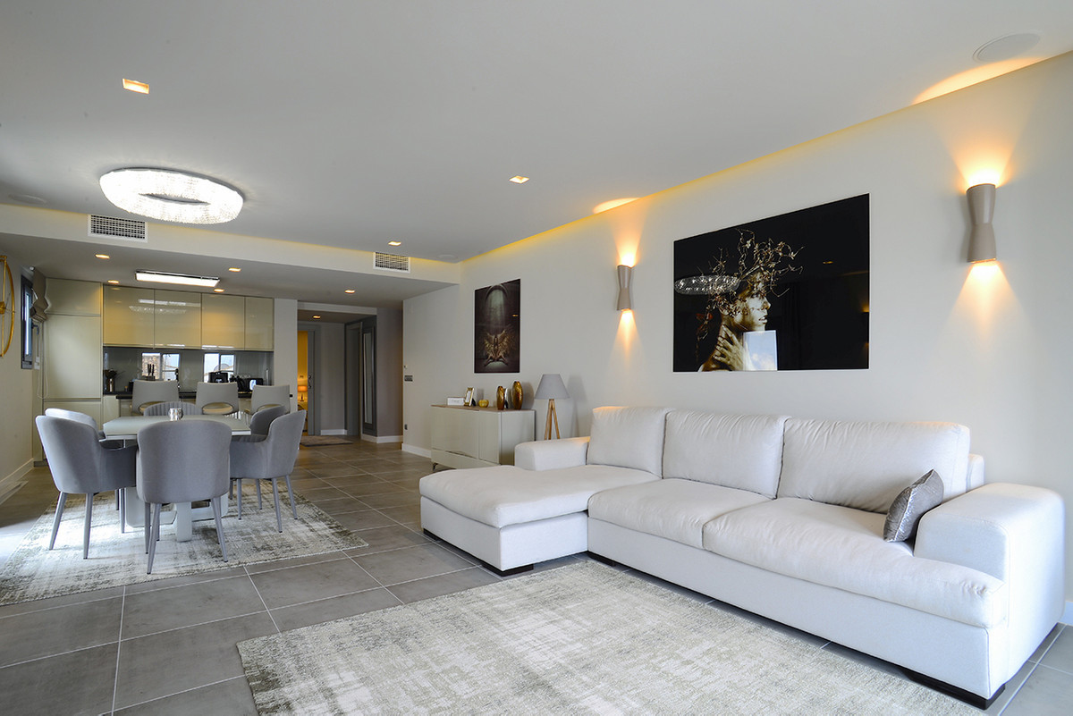 Middle Floor Apartment - ID R2998166 - Image 8