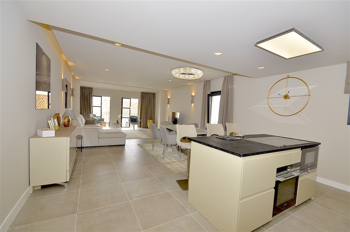 Middle Floor Apartment - ID R2998166 - Image 10