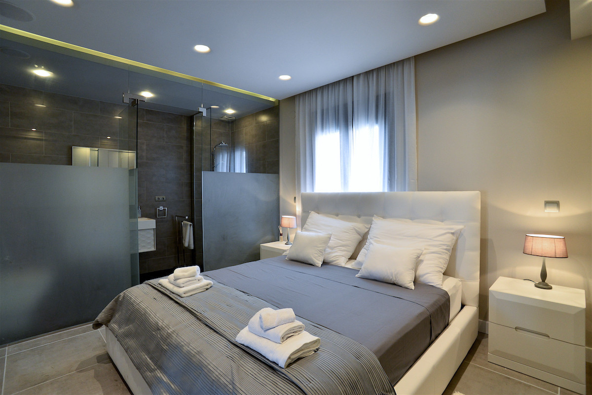 Middle Floor Apartment - ID R2998166 - Image 13