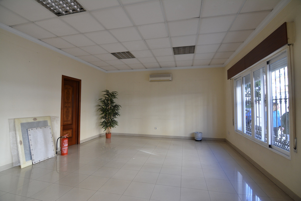 Office - ID R3069349 - Image 3