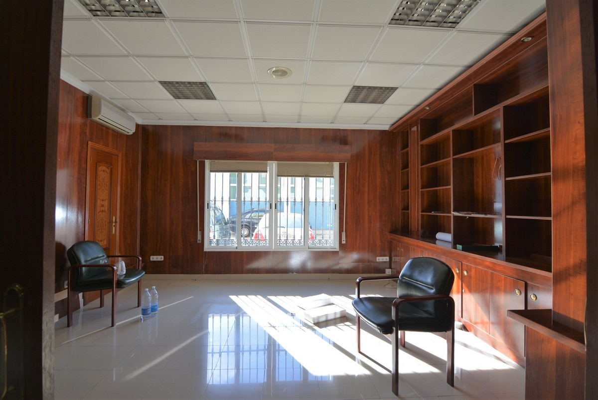 Office - ID R3069349 - Image 4