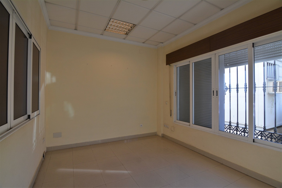 Office - ID R3069349 - Image 11