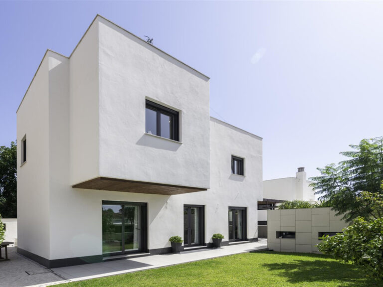 Detached Villa - ID R3113020