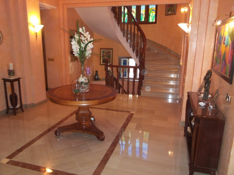 Detached Villa - ID R3119467