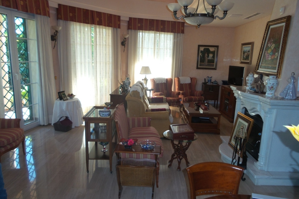 Detached Villa - ID R3119467 - Image 4