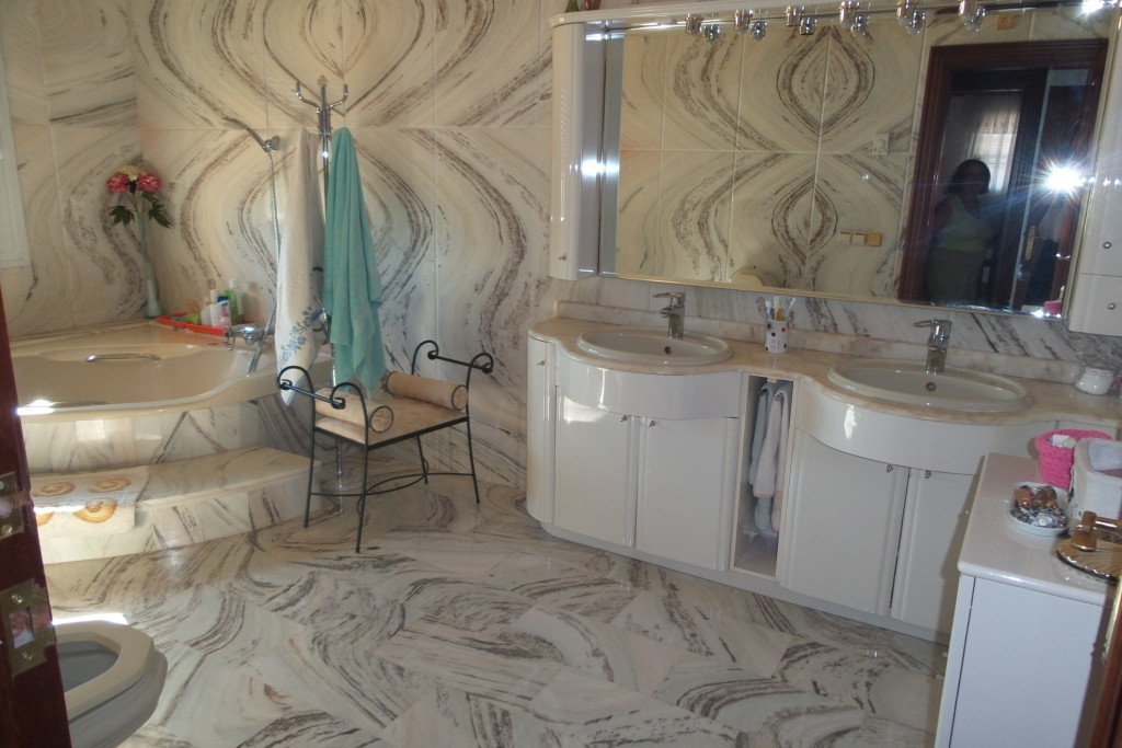 Detached Villa - ID R3119467 - Image 14