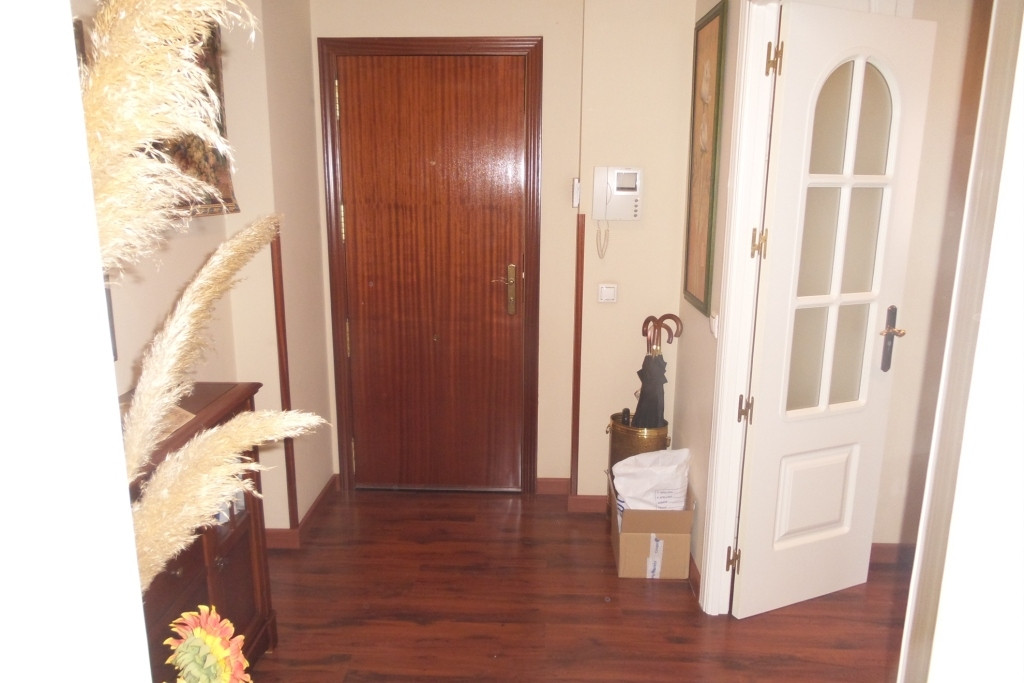 Middle Floor Apartment - ID R3119527 - Image 3