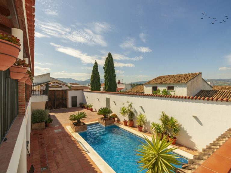 Hostel - ID R3179437