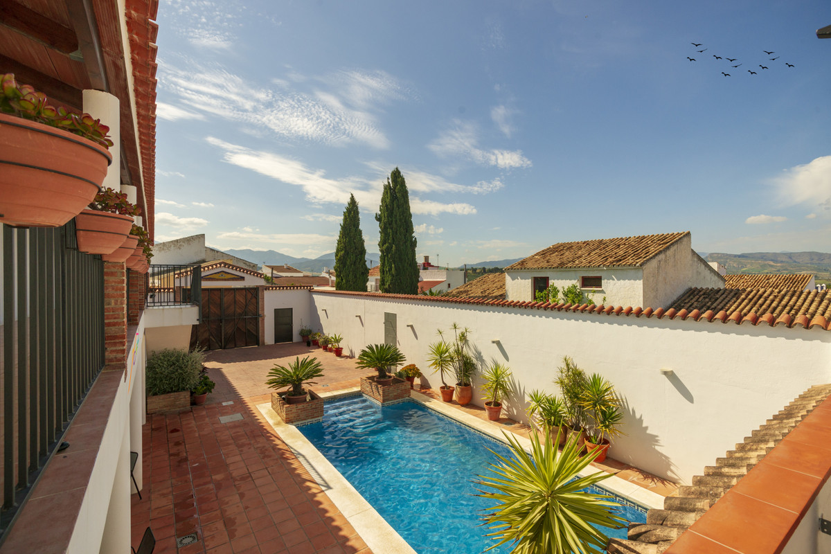 Hostel - ID R3179437