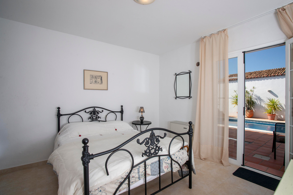 Hostel - ID R3179437 - Image 6