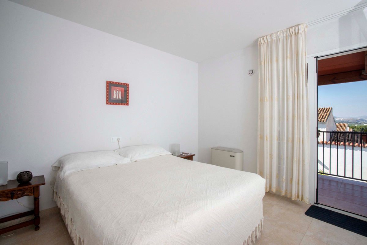 Hostel - ID R3179437 - Image 8