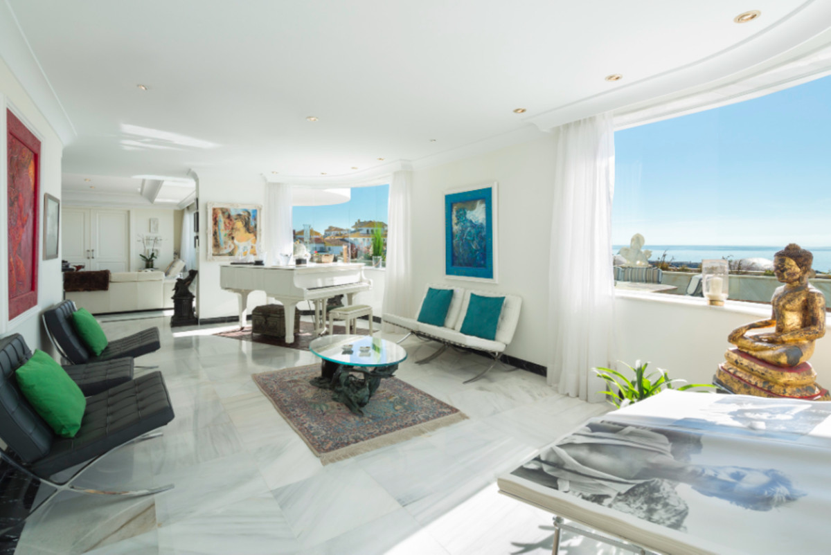 Penthouse - ID R3182194 - Image 3