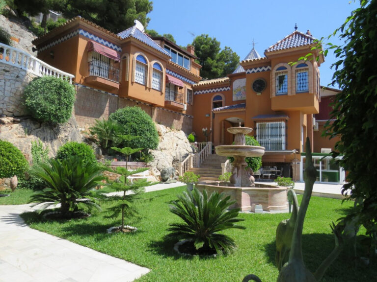 Detached Villa - ID R3202114
