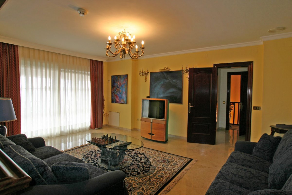 Detached Villa - ID R3202114 - Image 12