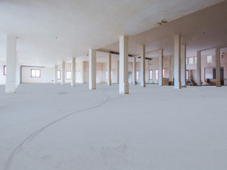Commercial Premises - ID R3204142