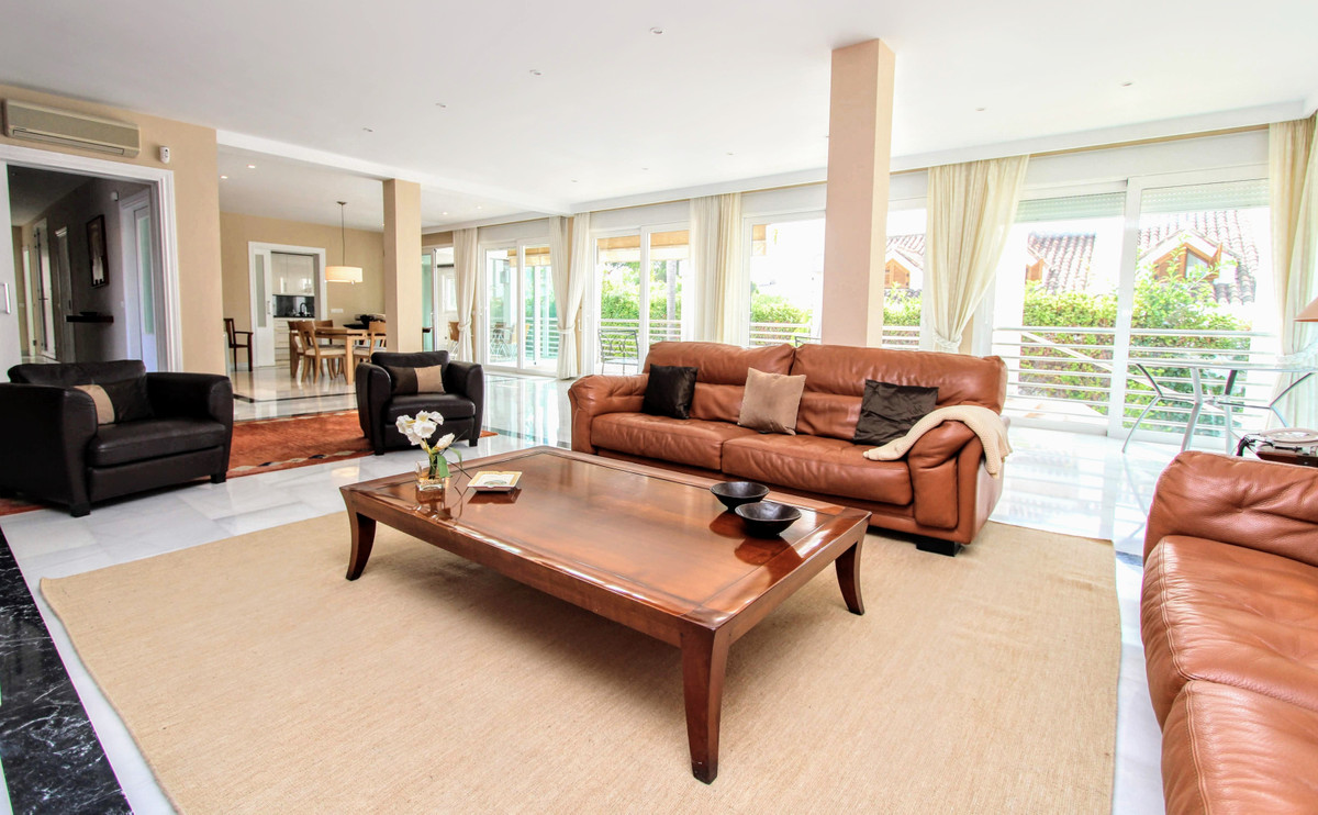 Detached Villa - ID R3229714 - Image 4