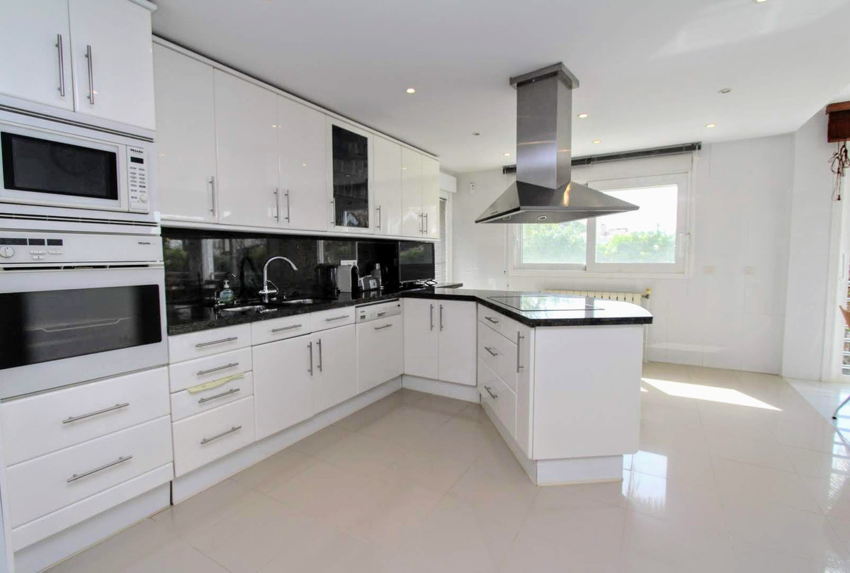 Detached Villa - ID R3229714 - Image 5