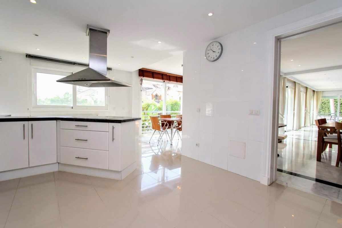 Detached Villa - ID R3229714 - Image 6