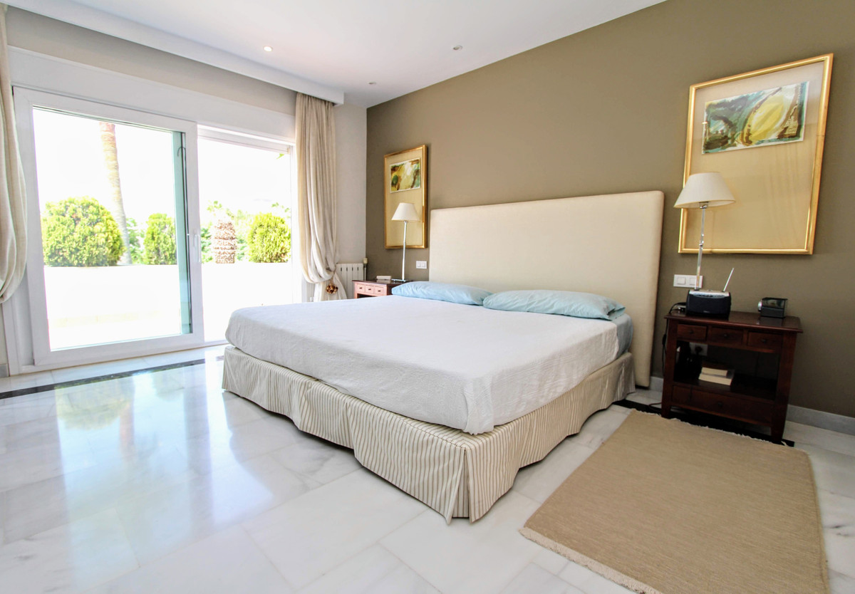 Detached Villa - ID R3229714 - Image 11