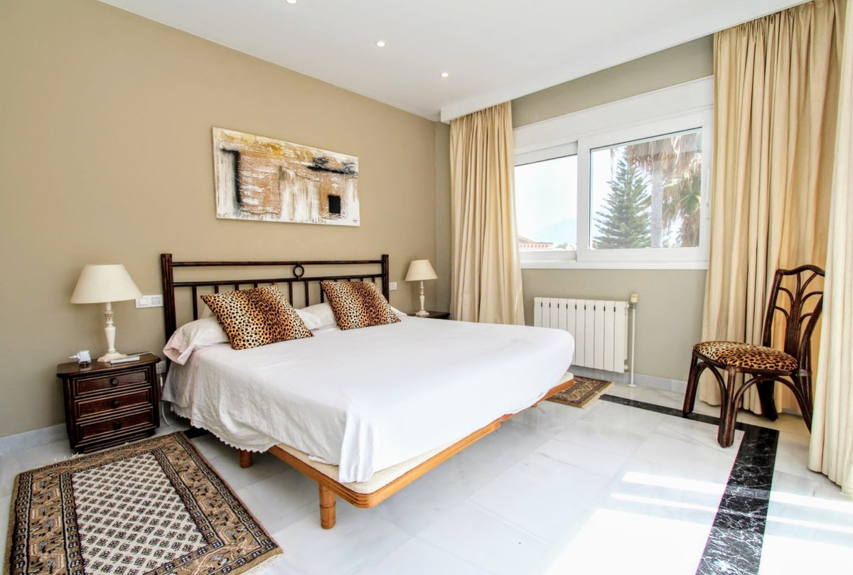 Detached Villa - ID R3229714 - Image 15