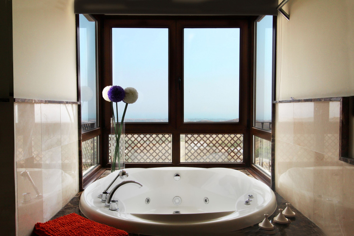 Detached Villa - ID R3250426 - Image 12