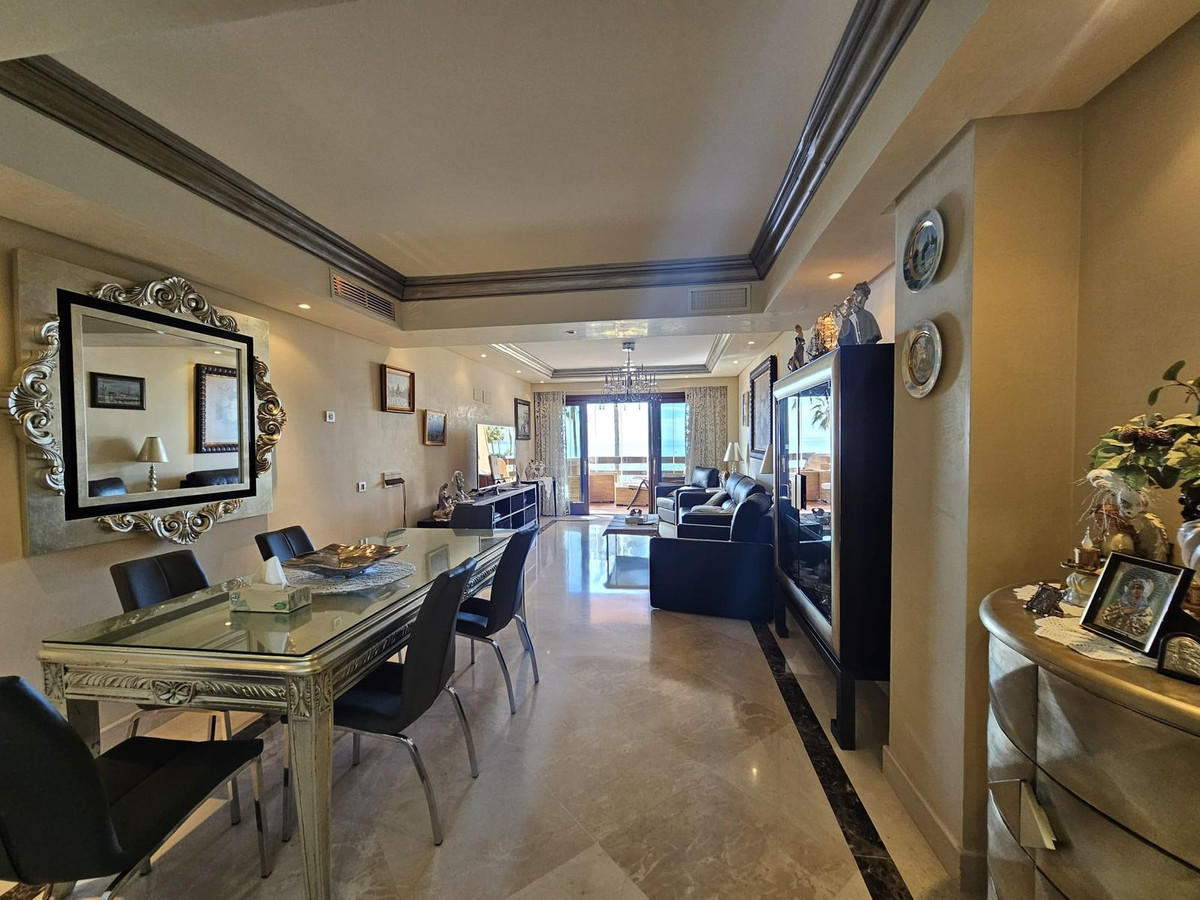Middle Floor Apartment - ID R3302287 - Image 5