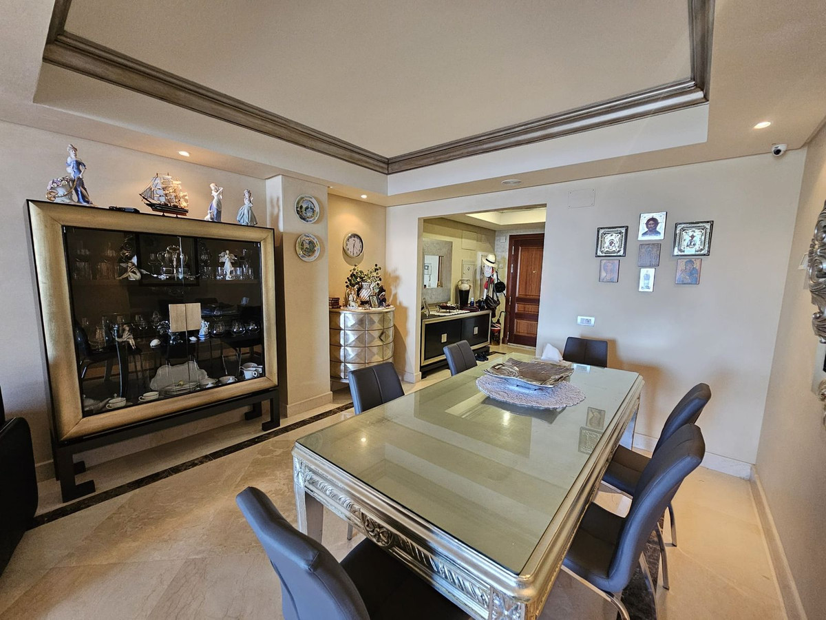 Middle Floor Apartment - ID R3302287 - Image 6