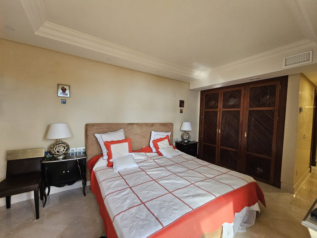Middle Floor Apartment - ID R3302287 - Image 10