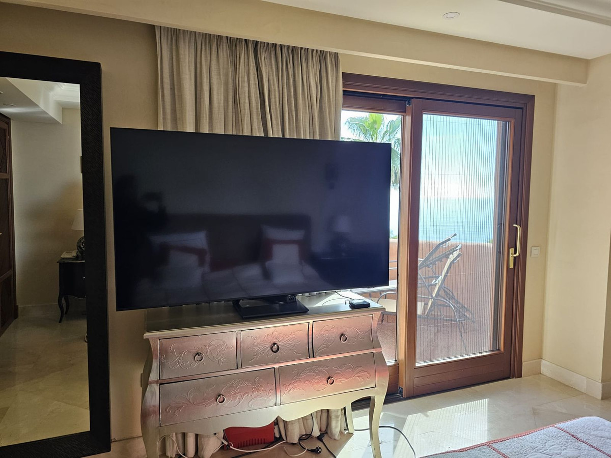 Middle Floor Apartment - ID R3302287 - Image 13