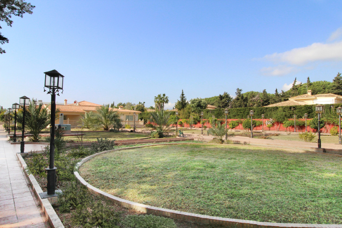 Detached Villa - ID R3333502