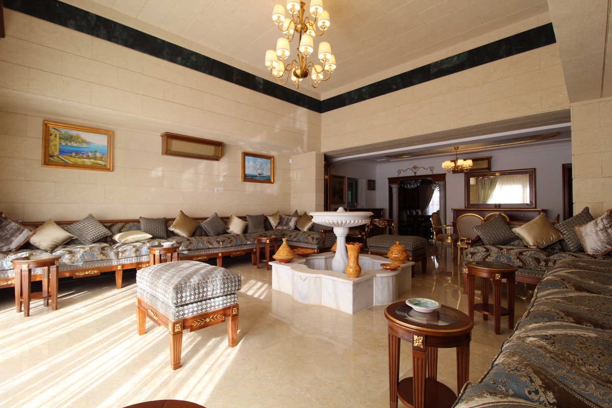Detached Villa - ID R3333502 - Image 5