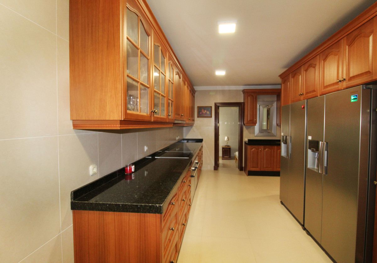 Detached Villa - ID R3333502 - Image 13