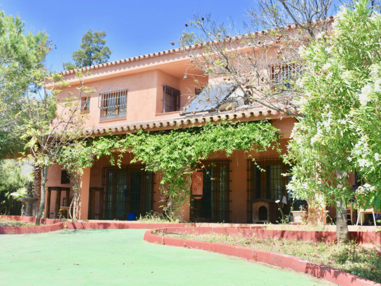 Detached Villa - ID R3417835