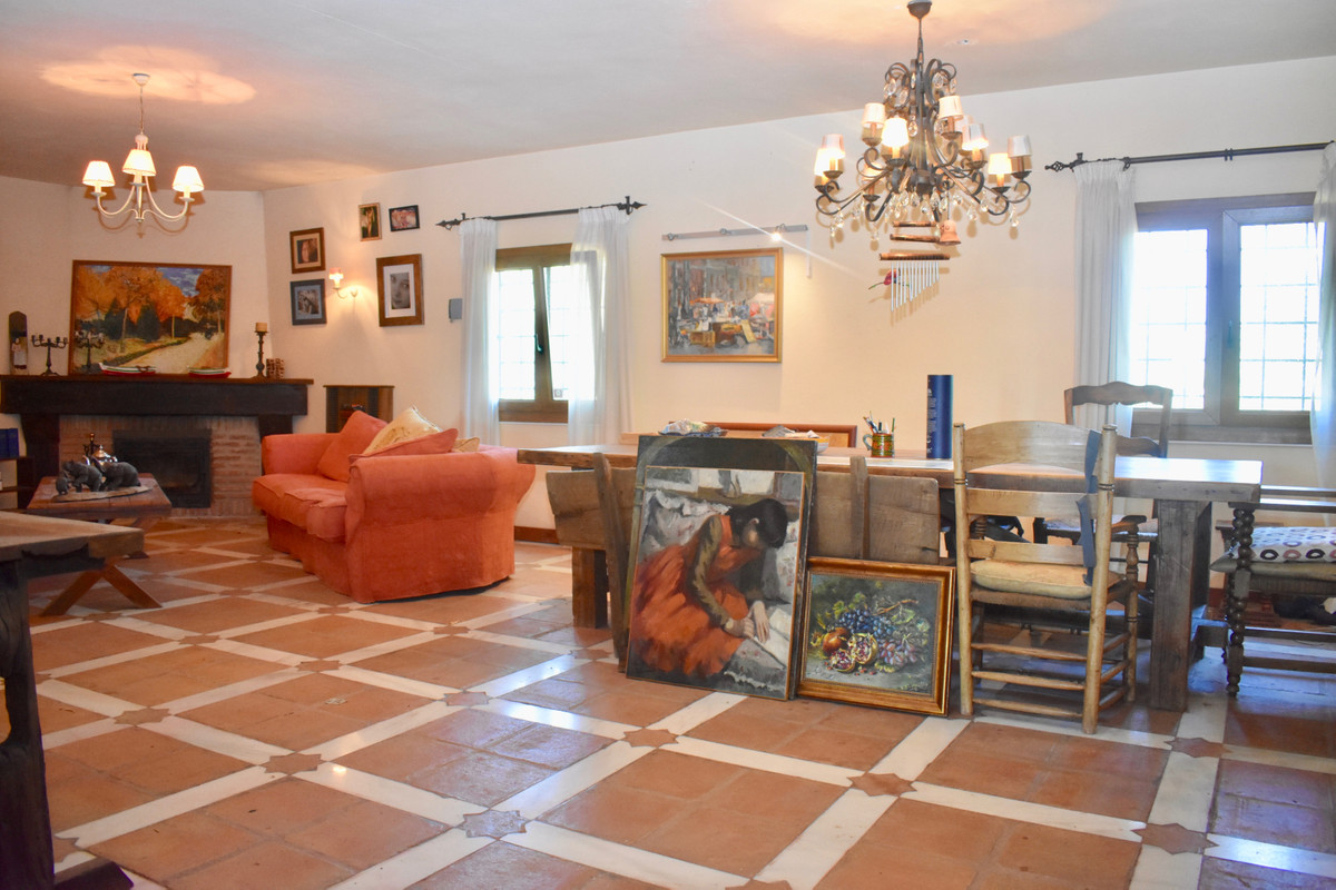 Detached Villa - ID R3417835 - Image 7
