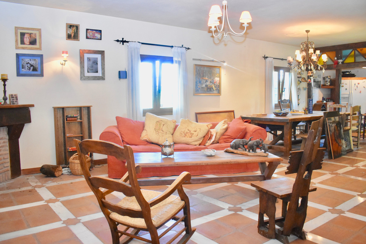 Detached Villa - ID R3417835 - Image 8