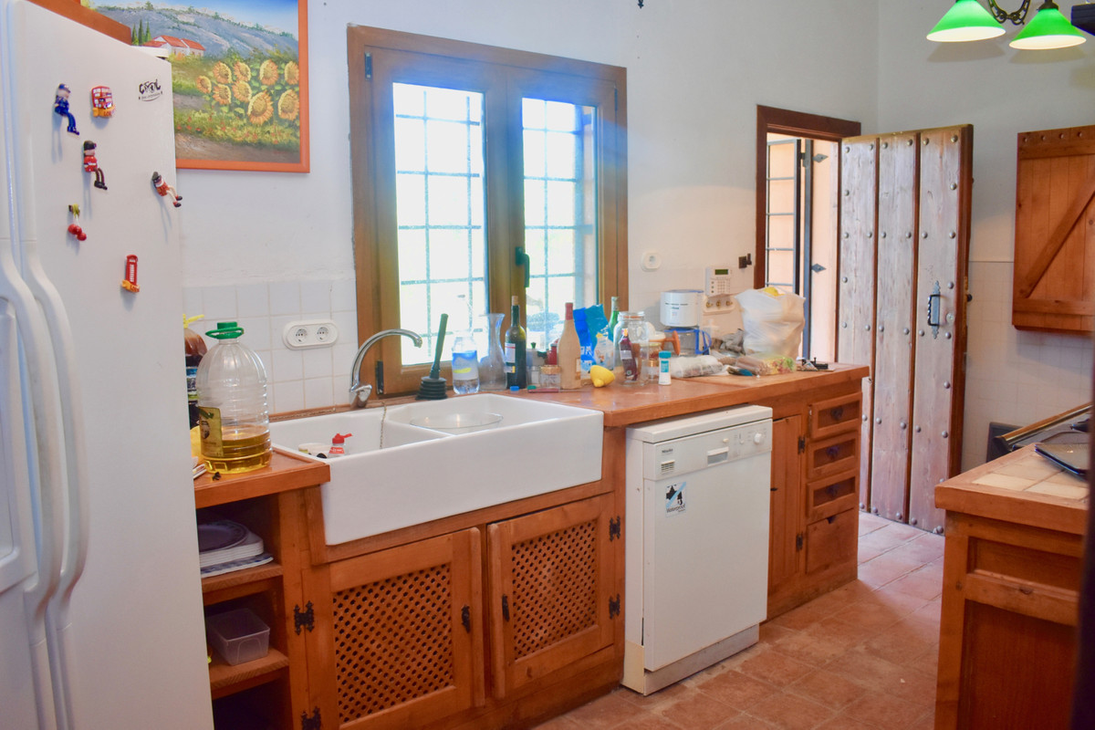 Detached Villa - ID R3417835 - Image 9