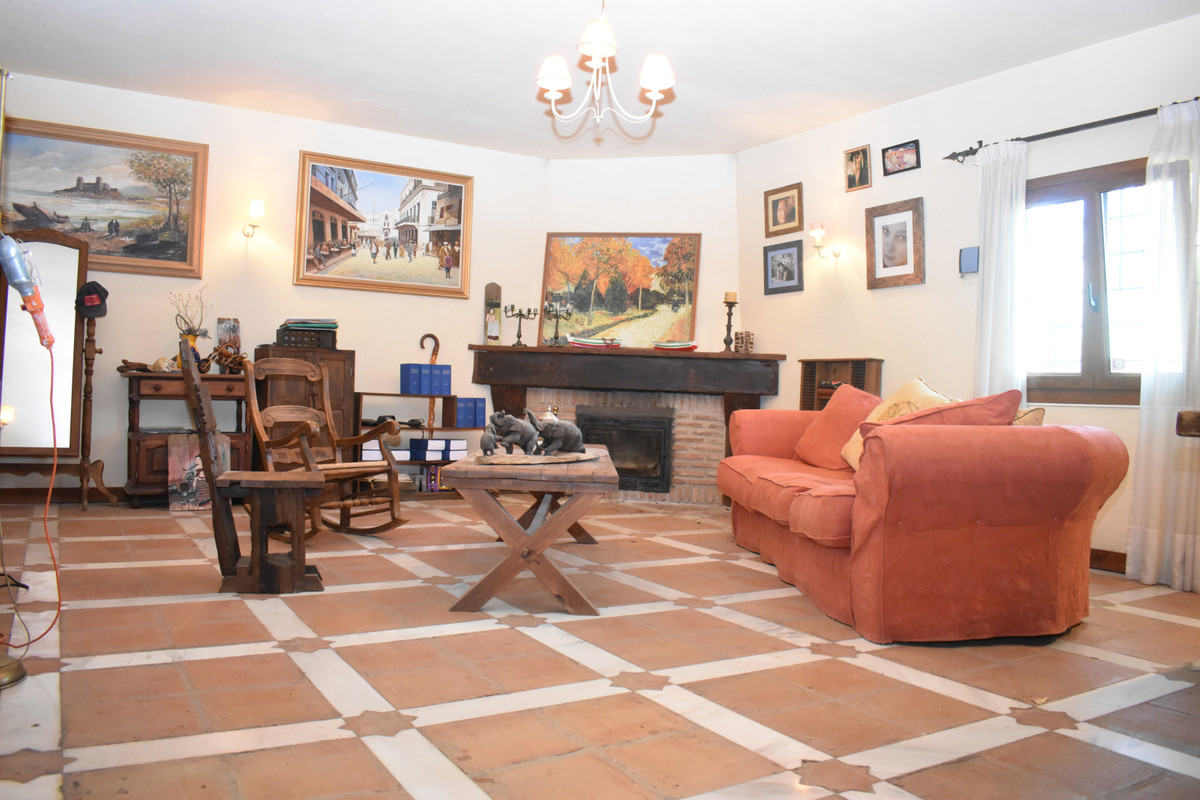 Detached Villa - ID R3417835 - Image 10