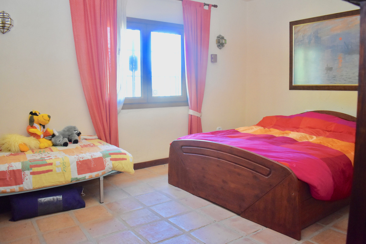Detached Villa - ID R3417835 - Image 12