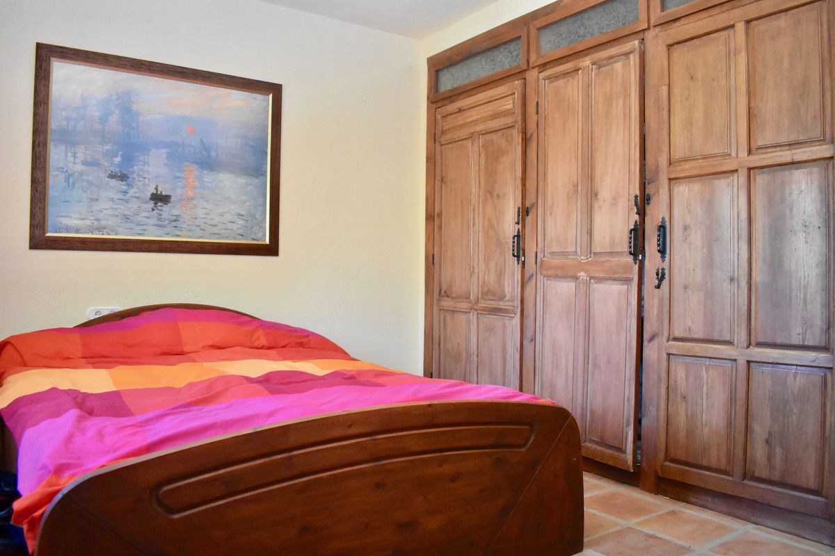 Detached Villa - ID R3417835 - Image 13