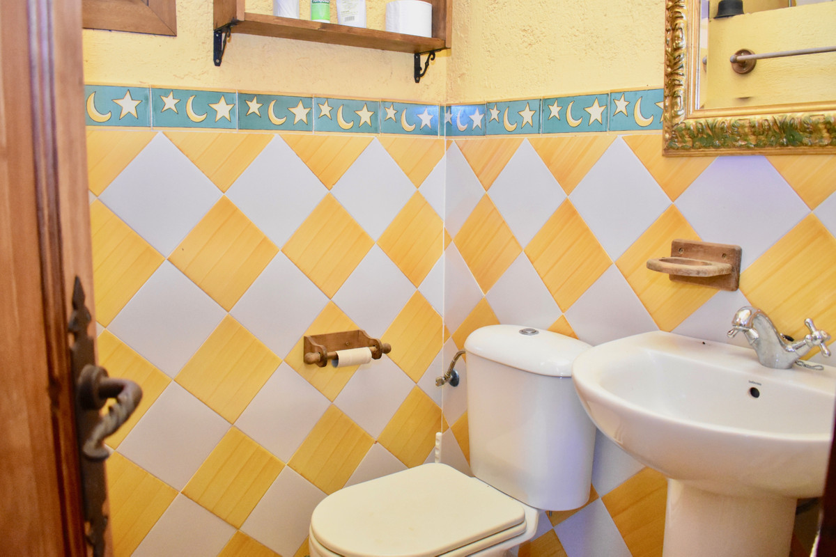 Detached Villa - ID R3417835 - Image 14