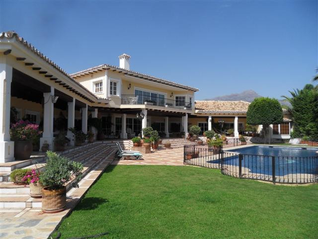 Detached Villa - ID R326285