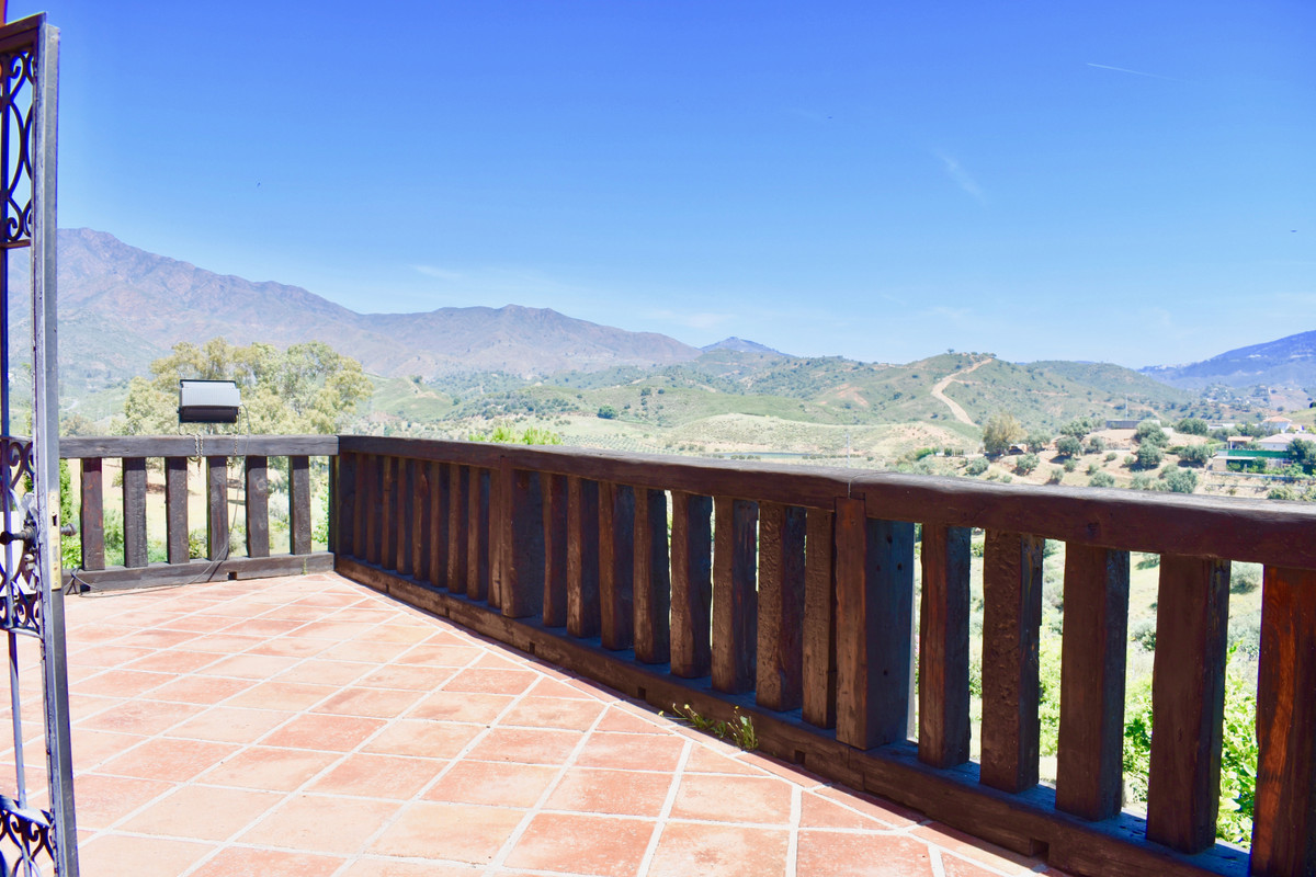 Detached Villa - ID R3417835 - Image 15